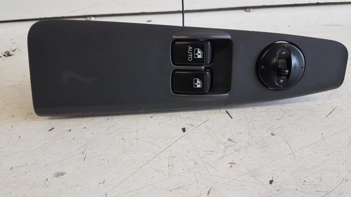 Usados Interruptor combinado de ventanillas Kia Cerato 1.6 16V Precio € 35,00 Norma de margen ofrecido por Autodemontagebedrijf Smit