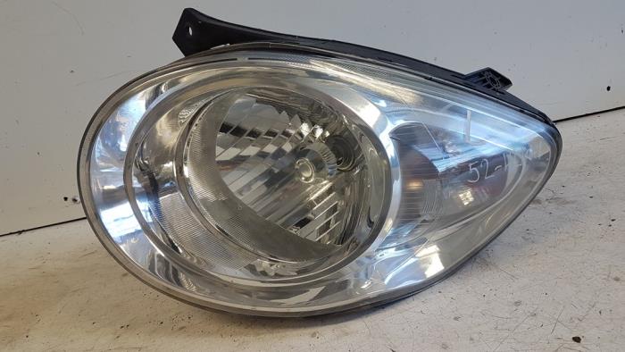 Używane Reflektor lewy Kia Picanto (BA) 1.0 12V Cena € 30,00 Procedura marży oferowane przez Autodemontagebedrijf Smit