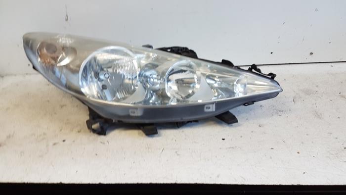 Używane Reflektor lewy Peugeot 207/207+ (WA/WC/WM) 1.4 Cena € 25,00 Procedura marży oferowane przez Autodemontagebedrijf Smit