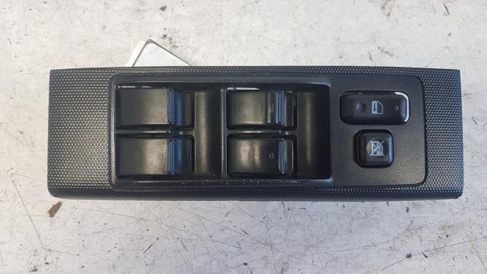 Usados Interruptor de ventanilla eléctrica Toyota Corolla Verso (R10/11) 1.8 16V VVT-i Precio € 25,00 Norma de margen ofrecido por Autodemontagebedrijf Smit