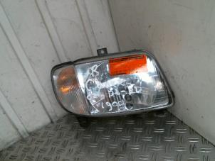 Używane Reflektor prawy Daihatsu Cuore (L251/271/276) 1.0 12V Cena na żądanie oferowane przez Autodemontagebedrijf Smit