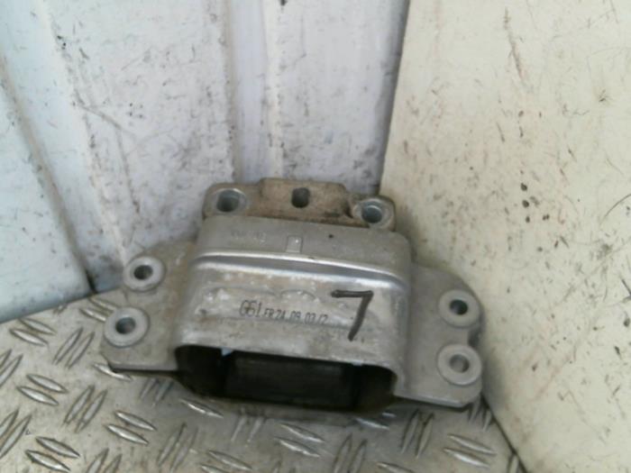 Usagé Support moteur Volkswagen Golf V (1K1) 1.9 TDI Prix € 20,00 Règlement à la marge proposé par Autodemontagebedrijf Smit