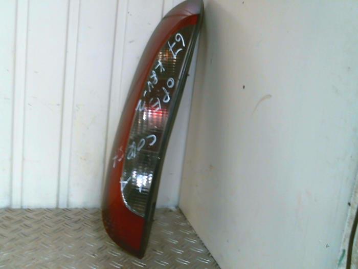 Taillight, right from a Opel Corsa C (F08/68) 1.4 16V 2000