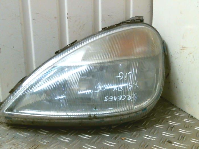 Używane Reflektor lewy Mercedes A (W168) 1.7 A-170 CDI 16V Cena € 20,00 Procedura marży oferowane przez Autodemontagebedrijf Smit