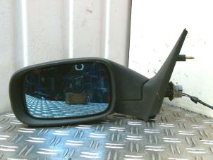 Used Wing mirror, left Renault Laguna II (BG) 1.6 16V Price € 30,00 Margin scheme offered by Autodemontagebedrijf Smit