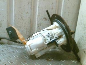 Usados Bomba de gasolina Suzuki Alto (RF410) 1.1 16V Precio € 30,00 Norma de margen ofrecido por Autodemontagebedrijf Smit