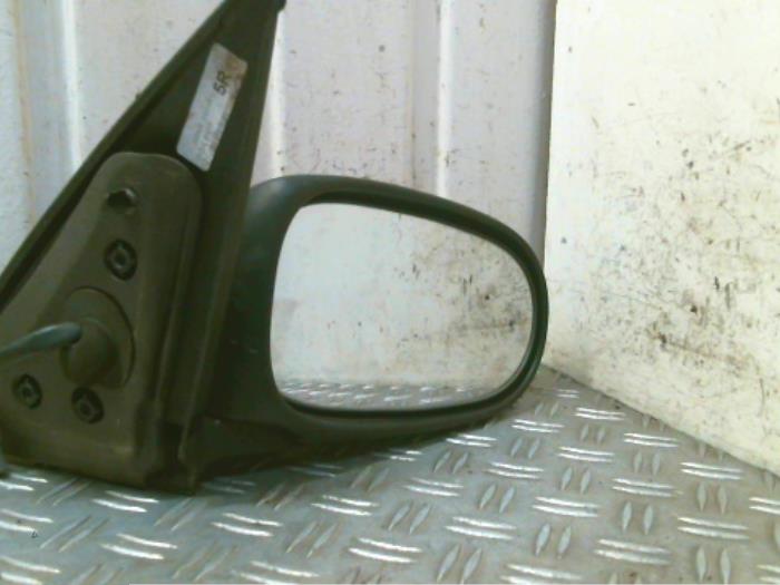 Wing mirror, right from a Nissan Almera (N16) 2.2 Di 16V 2005