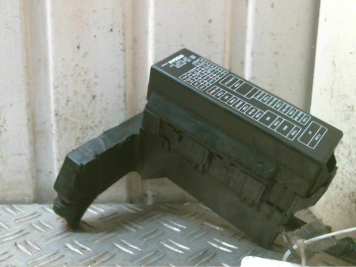 Caja de fusibles de un Nissan Almera (N16) 2.2 Di 16V 2005