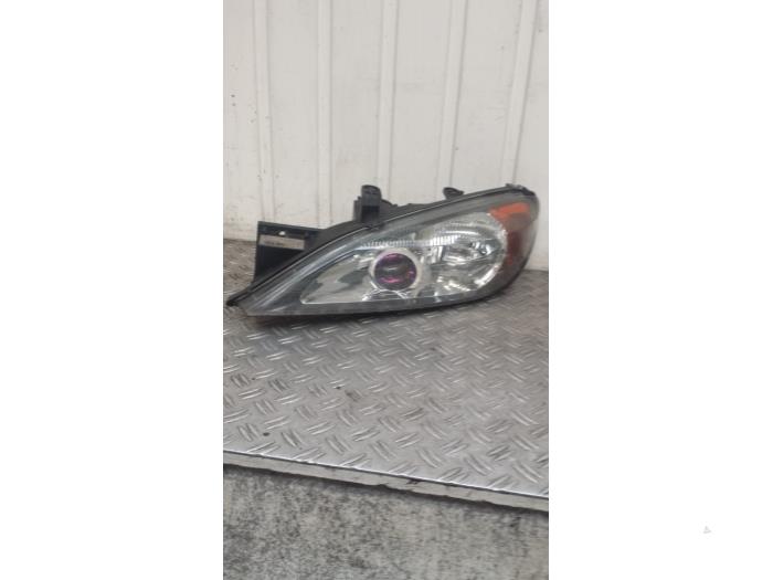 Headlight, left from a Nissan Primera (P11) 1.6 16V 2000