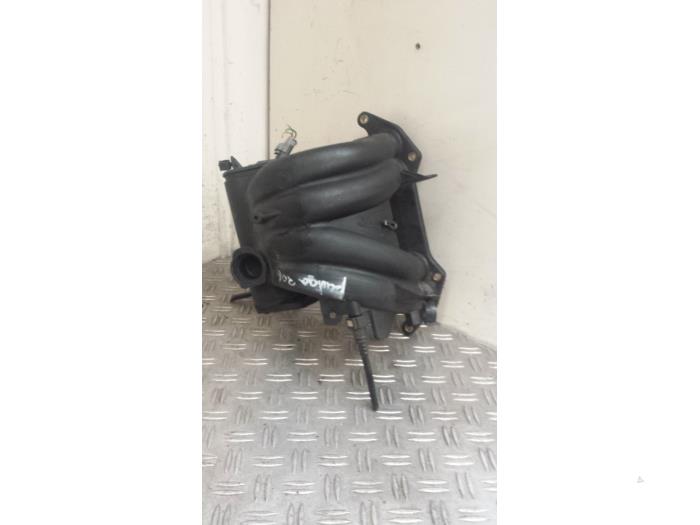 Używane Kolektor dolotowy Peugeot 206 Cena € 35,00 Procedura marży oferowane przez Autodemontagebedrijf Smit