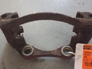 Used Front brake calliperholder, left Peugeot 206 (2A/C/H/J/S) 1.6 XS,XT Price on request offered by Autodemontagebedrijf Smit