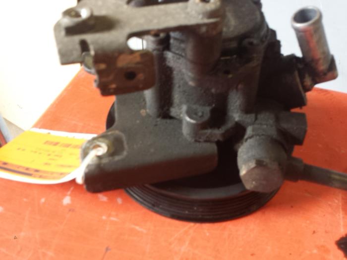 Power steering pump from a BMW 3-Serie 1998
