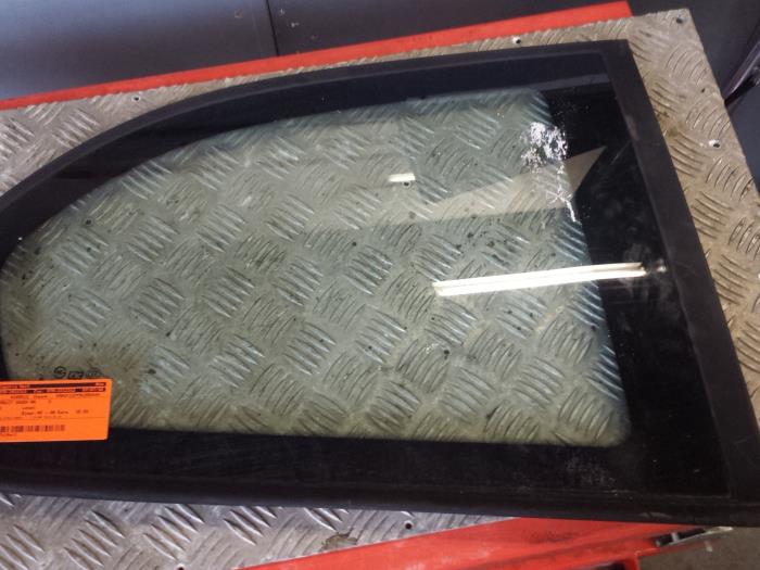 Usados Ventanilla triangular derecha detrás Hyundai Accent 1.3i 12V Precio € 30,00 Norma de margen ofrecido por Autodemontagebedrijf Smit