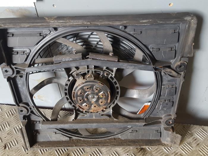 Ventilateur moteur d'un BMW 7 serie (E38) 728iA,iA Executive 24V 1999