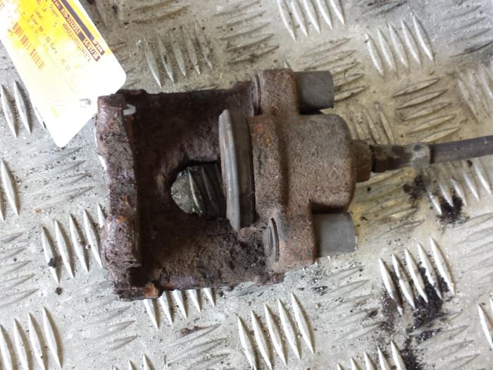Gebrauchte Bremszange links hinten BMW 7 serie (E38) 728iA,iA Executive 24V Preis € 35,00 Margenregelung angeboten von Autodemontagebedrijf Smit