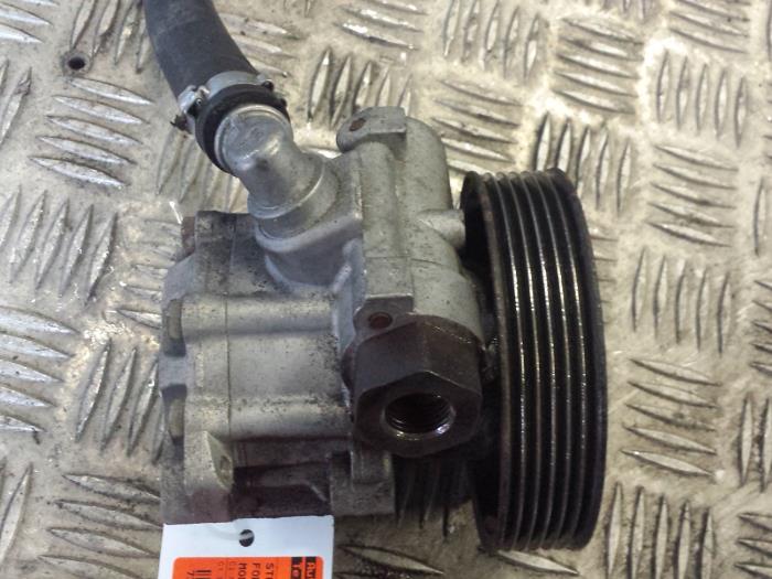 Usagé Pompe de direction Ford Mondeo III 2.0 16V Prix € 30,00 Règlement à la marge proposé par Autodemontagebedrijf Smit