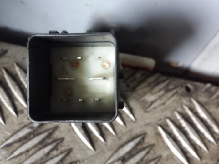 Glow plug relay Peugeot Partner 51252002