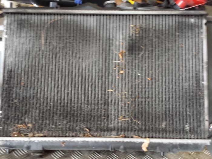 Usagé Radiateur Mitsubishi Space Star (DG) 1.3 16V Prix € 35,00 Règlement à la marge proposé par Autodemontagebedrijf Smit