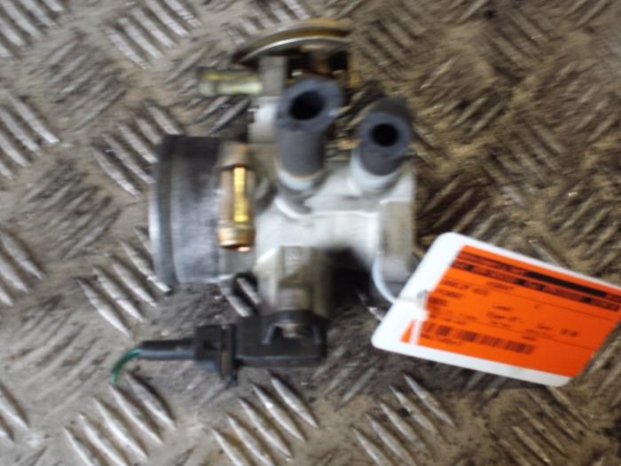 Gebrauchte Drosselklappengehäuse Hyundai Accent II/Excel II/Pony 1.5i 12V Hatchback Preis € 25,00 Margenregelung angeboten von Autodemontagebedrijf Smit