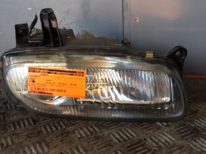 Begagnade Strålkastare, höger Mazda 323 F (BA14) 1.5i GLX,GT 16V Pris € 25,00 Marginaltabell erbjuds av Autodemontagebedrijf Smit