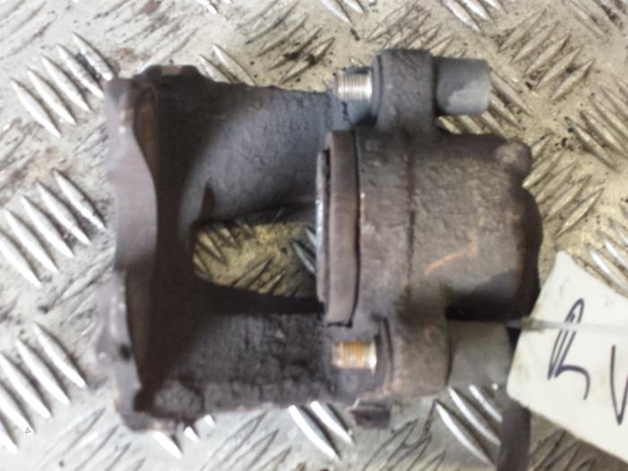 Gebrauchte Bremszange rechts vorne Alfa Romeo 147 (937) 1.6 HP Twin Spark 16V Preis € 15,00 Margenregelung angeboten von Autodemontagebedrijf Smit