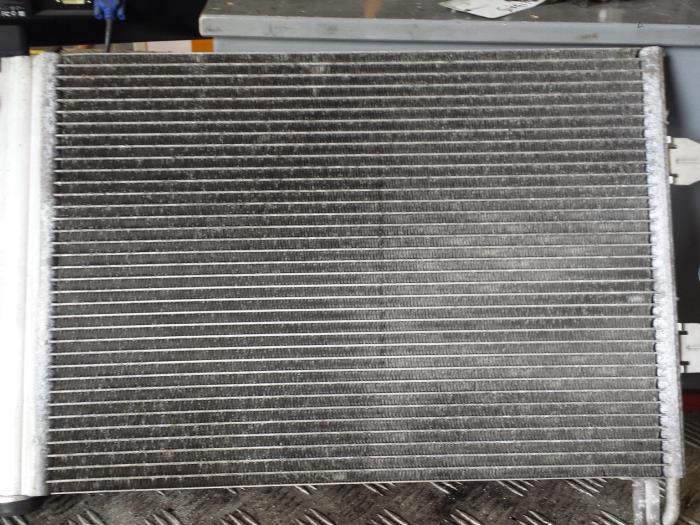 Usagé Radiateur clim Volkswagen Polo IV (9N1/2/3) 1.4 16V Prix € 75,00 Règlement à la marge proposé par Autodemontagebedrijf Smit