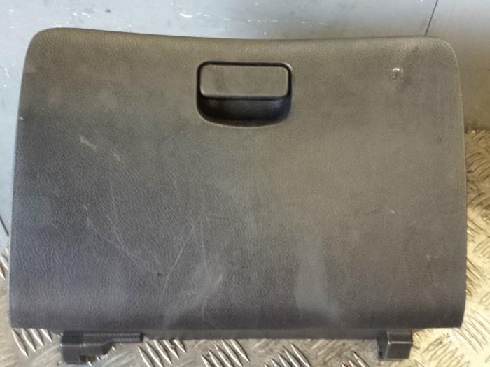 Gebrauchte Handschuhfach Daihatsu Cuore (L251/271/276) 1.0 12V DVVT Preis € 20,00 Margenregelung angeboten von Autodemontagebedrijf Smit