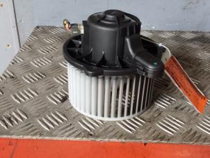 Usados Motor de ventilador de calefactor Hyundai Sonata 2.4 16V CVVT Precio € 10,00 Norma de margen ofrecido por Autodemontagebedrijf Smit