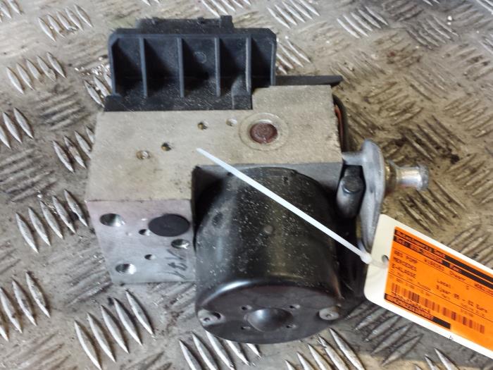 Begagnade ABS-pump Mercedes E Combi (S210) 3.2 E-320 V6 18V Pris € 40,00 Marginaltabell erbjuds av Autodemontagebedrijf Smit