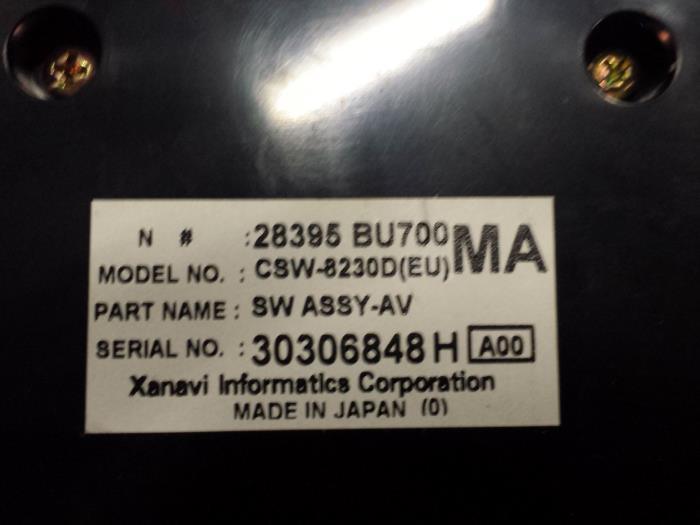 Panel de control de calefacción de un Nissan Almera Tino (V10M) 1.8 16V 2003