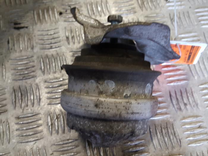 Used Engine mount Mercedes E Combi (S210) 3.2 E-320 V6 18V Price € 20,00 Margin scheme offered by Autodemontagebedrijf Smit
