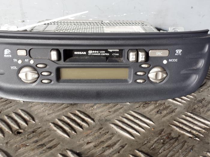 Radio/Kasety z Nissan Almera Tino (V10M) 1.8 16V 2003