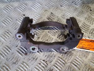 Used Front brake calliperholder, left Nissan Almera Tino (V10M) 1.8 16V Price € 20,00 Margin scheme offered by Autodemontagebedrijf Smit
