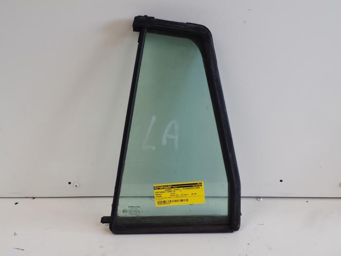 Usados Ventanilla triangular izquierda detrás Renault Laguna II Grandtour (KG) 1.9 dCi 100 Precio € 25,00 Norma de margen ofrecido por Autodemontagebedrijf Smit