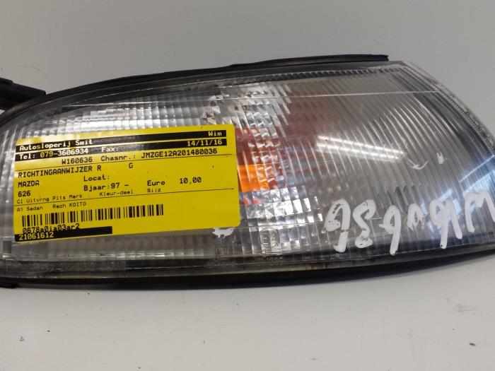 Używane Kierunkowskaz prawy Mazda 626 (GE12/72/82) 1.8i LX/GLX 16V Cena € 10,00 Procedura marży oferowane przez Autodemontagebedrijf Smit