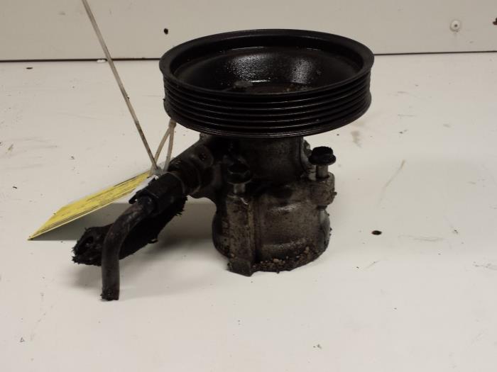 Usagé Pompe de direction Alfa Romeo GTV (916) 2.0 16V Twin Spark Prix € 45,00 Règlement à la marge proposé par Autodemontagebedrijf Smit
