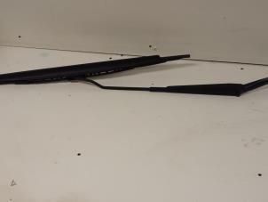 Used Front wiper arm Peugeot 307 (3A/C/D) 1.4 Price € 10,00 Margin scheme offered by Autodemontagebedrijf Smit