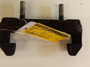 Used Front brake calliperholder, left Fiat Doblo Cargo (223) 1.9 D Price € 15,00 Margin scheme offered by Autodemontagebedrijf Smit