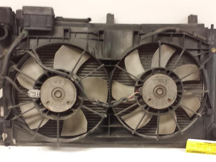 Usagé Radiateur Toyota Corolla (E12) 2.0 D-4D 16V 110 Prix € 35,00 Règlement à la marge proposé par Autodemontagebedrijf Smit