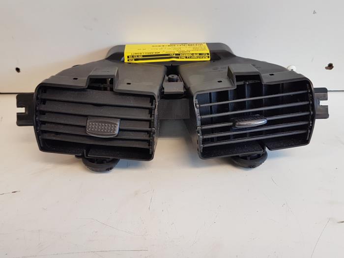 Dashboard vent from a Mercedes-Benz A (W168) 1.4 A-140 1998