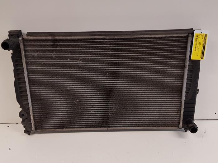 Usagé Radiateur Audi A6 (C5) 2.4 V6 30V Prix € 20,00 Règlement à la marge proposé par Autodemontagebedrijf Smit