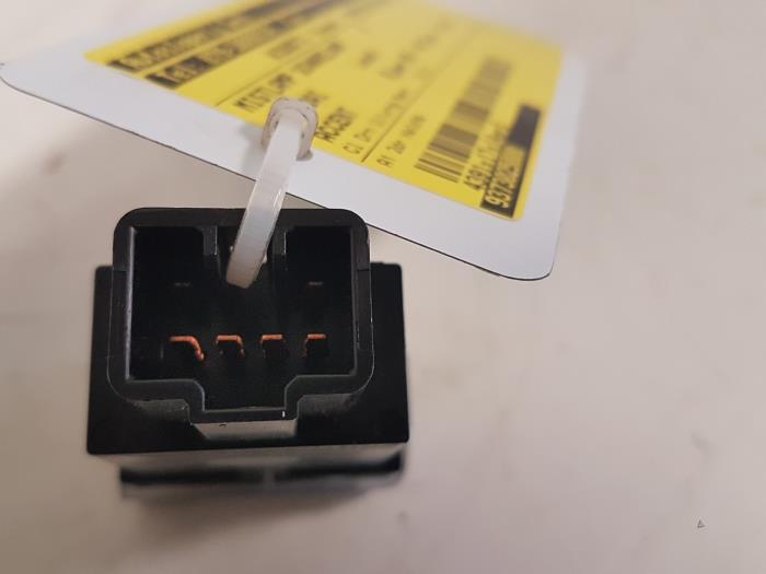 Fog light switch Hyundai Accent 1.5i 12V 9373025000