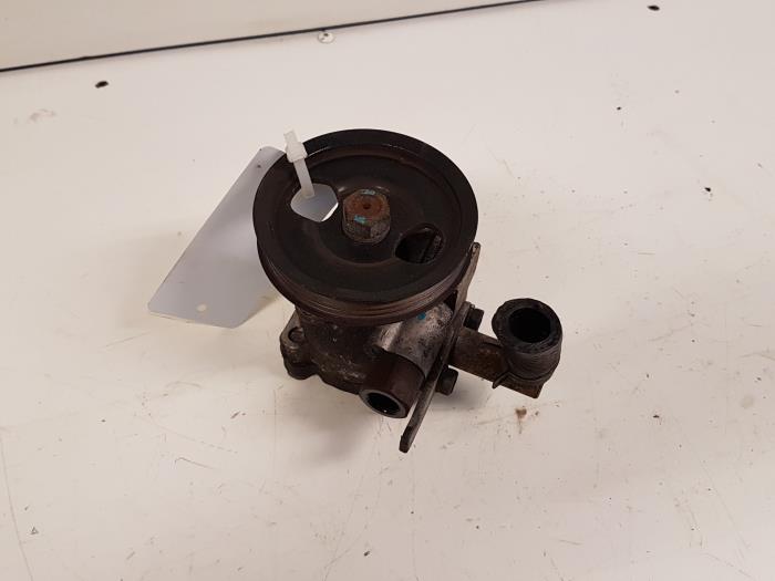 Usagé Pompe de direction Hyundai Accent 1.5i 12V Prix € 25,00 Règlement à la marge proposé par Autodemontagebedrijf Smit