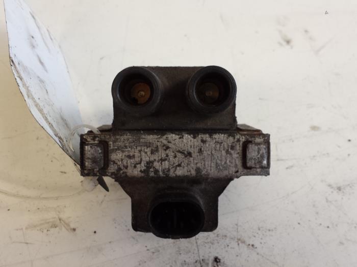 Ignition coil from a Fiat Punto II (188) 1.9 JTD 85 3-Drs. 2002