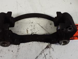 Used Front brake calliperholder, right Mercedes Vito (638.0) 2.3 110D Price € 10,00 Margin scheme offered by Autodemontagebedrijf Smit