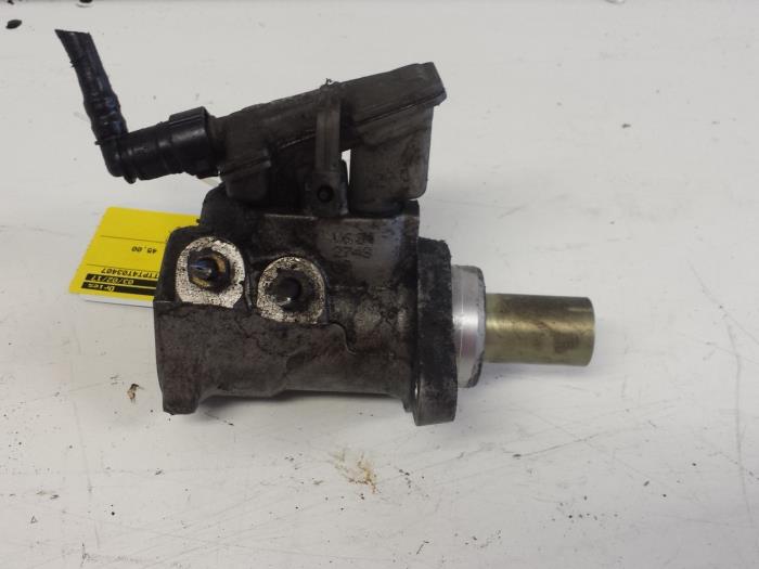 Master cylinder from a Ford Transit Connect 1.8 Tddi 2005
