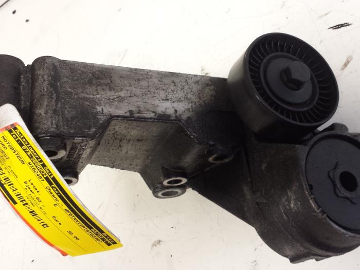 Used Engine mount Ford Transit Connect 1.8 Tddi Price € 15,00 Margin scheme offered by Autodemontagebedrijf Smit