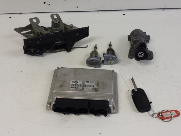 Used Ignition lock + computer Volkswagen Passat (3B2) 2.3 VR5 Price € 150,00 Margin scheme offered by Autodemontagebedrijf Smit