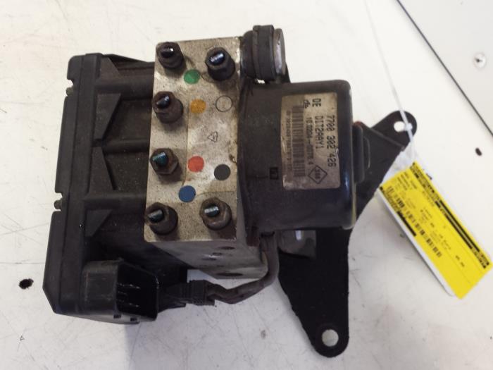 Usagé Pompe ABS Renault Master II (JD) 2.8 dTi T28 Prix € 95,00 Règlement à la marge proposé par Autodemontagebedrijf Smit