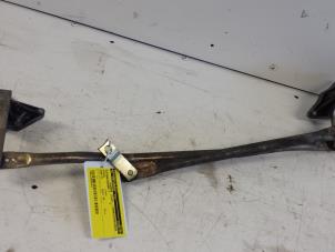 Used Front wiper arm Nissan Vanette (C23) 2.3 D E/Cargo Price on request offered by Autodemontagebedrijf Smit
